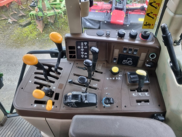 Chris Atkin & Son Ltd - John Deere 6810